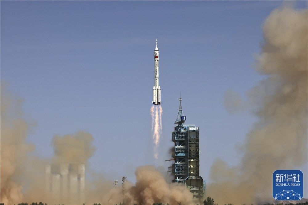 Trung Quốc phóng thành công tàu vũ trụ có người lái Thần Châu-14